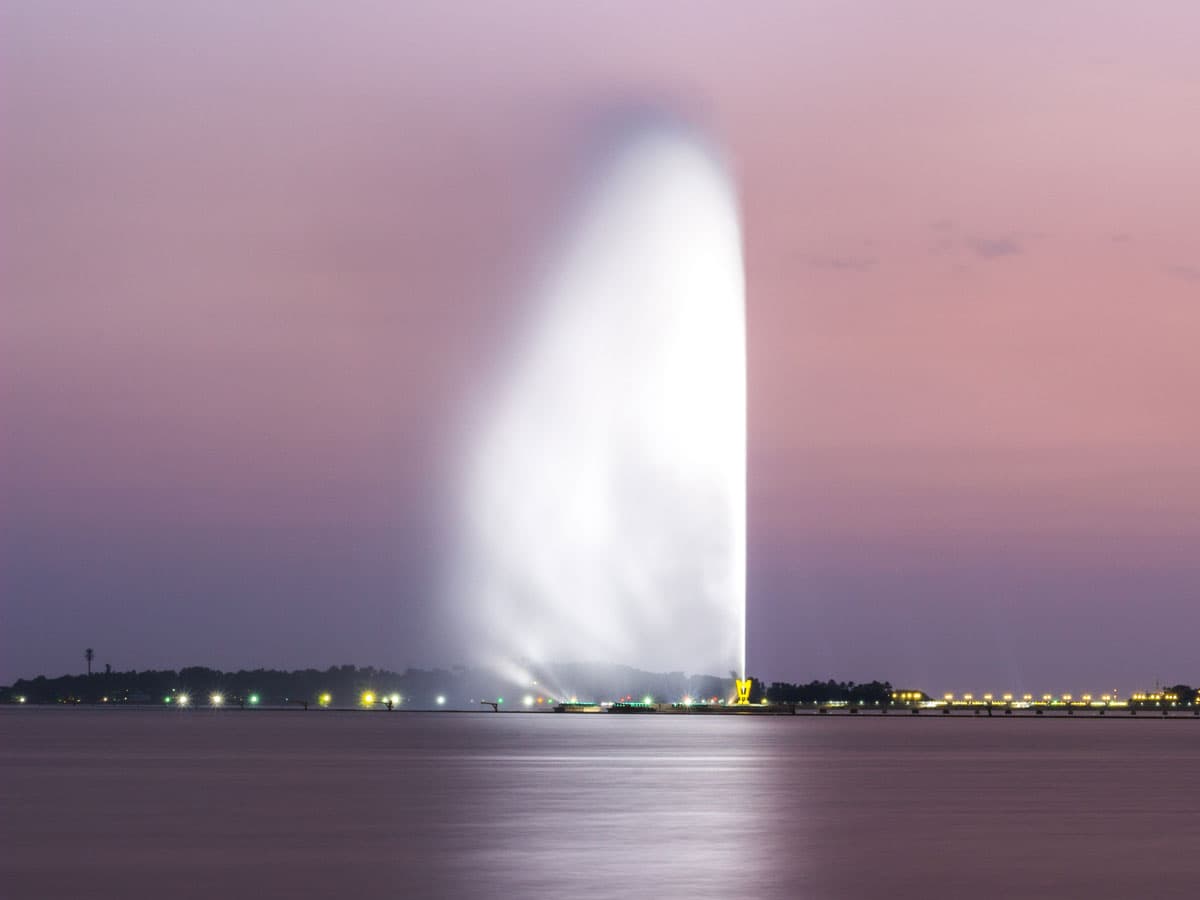 KING FAHD FOUNTAIN IN JEDDAH DURING A SUNSET